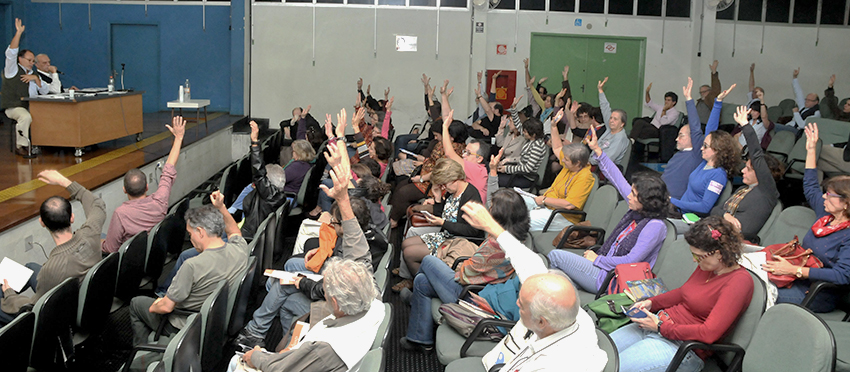 Sessão da assembleia permanente de 11/6 mantém greve e denuncia a postura “absolutista” da Reitoria da USP