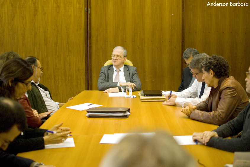 Frustrante reunião com M.A. Zago e V. Agopyan sobre confisco salarial