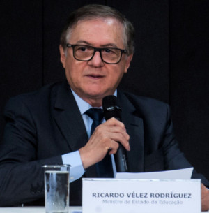 Despreparado, ministro Ricardo Vélez é hostil à educação