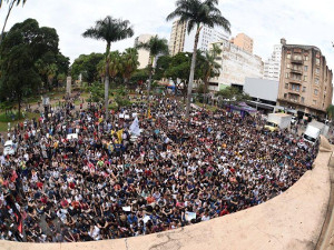 Ribeirão Preto (SP): manifestantes lotam a Esplanada do Teatro Pedro II