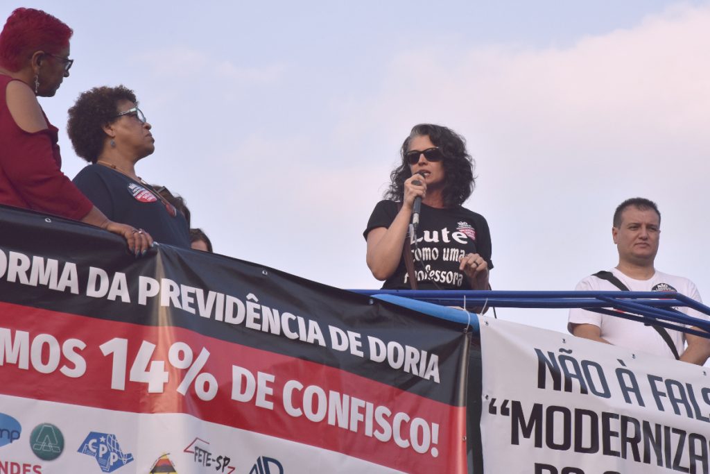 Diante da Alesp, funcionalismo público protesta contra reforma da Previdência proposta por Doria