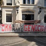 Estudantes da FMUSP recebem ministro da Saúde com protesto e chamando Bolsonaro de “genocida”