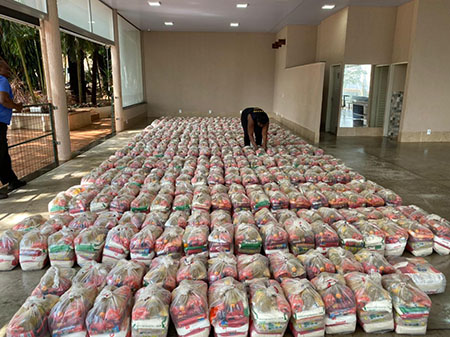 Em Ribeirão Preto, frente de servidores públicos lança movimento contra a fome e distribui 500 cestas básicas