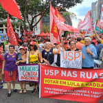Movimentos populares celebram vitória de Lula e condenam tentativas de golpe; no TSE, Alexandre de Moraes diz que atos antidemocráticos são criminosos