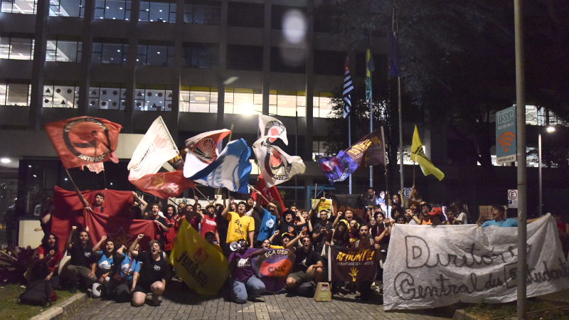 “Ato arrastão” organizado pelo DCE-Livre denuncia falta de docentes, exige mudanças no PAPFE e amplia mobilização para greve estudantil a partir de 21/9