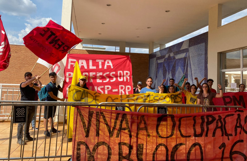 Protesto estudantil em Ribeirão Preto em 1º/9, durante “Reitoria no câmpus”, acusa falta de docentes; Carlotti Jr. cria “comissão para esclarecimentos”