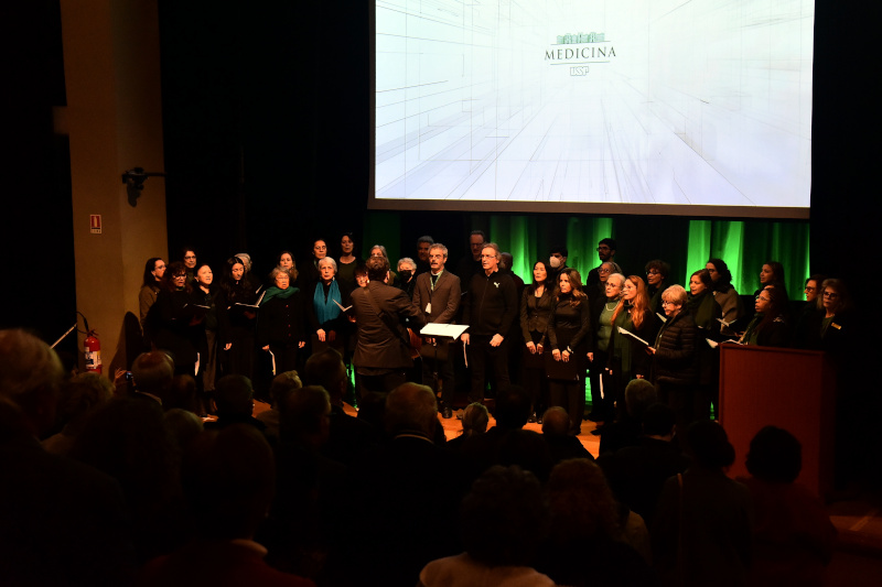 Na homenagem da Medicina a Antonio Cabral e Gelson Reicher, estudantes exigem fim do “regime disciplinar” da Ditadura ainda em vigor na USP