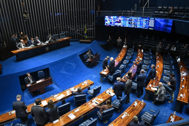 Senado aprova em primeiro turno PEC que trata dos precatórios sem o “jabuti” que obrigava estados e municípios a uma nova reforma da Previdência