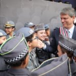 Duas decisões judiciais suspendem contratação de PMs da reserva para monitores das escolas “cívico-militares” de Tarcísio e Feder