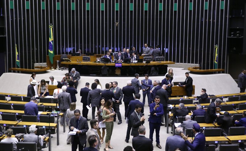 Projeto que descongela contagem de tempo do período da pandemia é aprovado na Câmara e segue para o Senado; texto é autorizativo, e caberá aos entes federativos deliberarem sobre o passivo