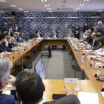 GT da Câmara dos Deputados oficializa proposta de reforma administrativa reducionista, que institui “avaliação de desempenho” e no mínimo 20 níveis de progressão na carreira