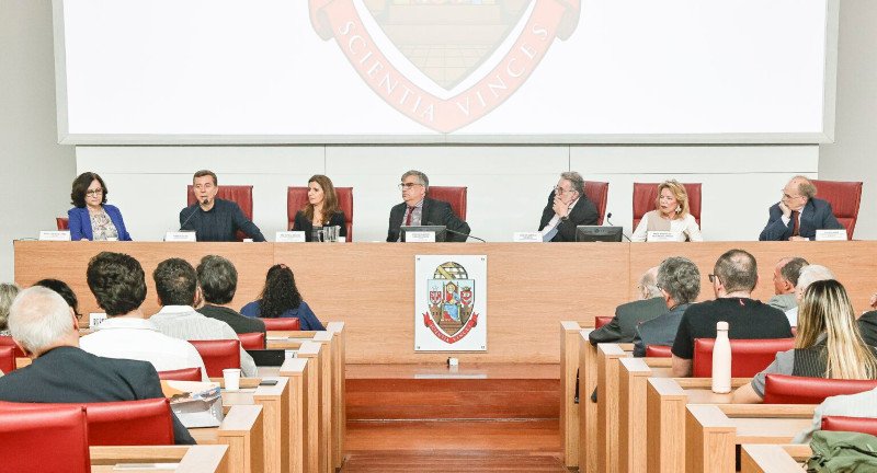 Docentes denunciam conflito de interesses “gritante” na criação da “Cátedra Google-USP em IA Responsável”, que será financiada pela big tech, hostil à regulamentação das plataformas