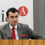 Faculdade de Direito aprova demissão do professor Alysson Mascaro, investigado por denúncias de abuso sexual; decisão final cabe ao reitor