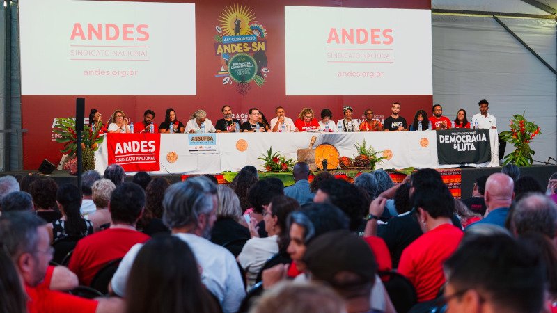 Congresso do Andes-SN reforça necessidade de luta contra o feminicídio, ampliação da solidariedade internacionalista e rejeição à reforma administrativa