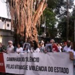 No último domingo, “Caminhada do Silêncio” reuniu familiares de vítimas da Ditadura Militar e de crimes posteriores cometidos pela PM; docentes da USP participaram da manifestação