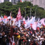 Manifestação vitoriosa contra Tarcísio reuniu milhares; governo mandou PM bloquear a marcha, mas depois recebeu estudantes