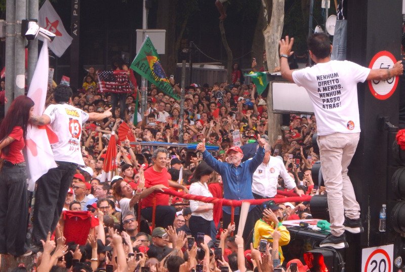 Extraordinária mobilização popular e centralidade das pautas trabalhistas e sociais deram vitória a Lula, em “virada” histórica